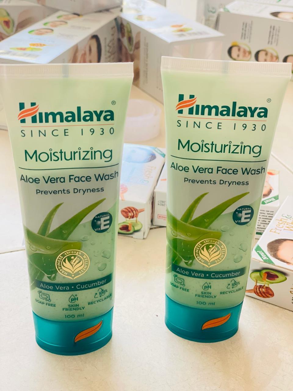 Himalaya Moisturizing Aloevera Face Wash 100ml