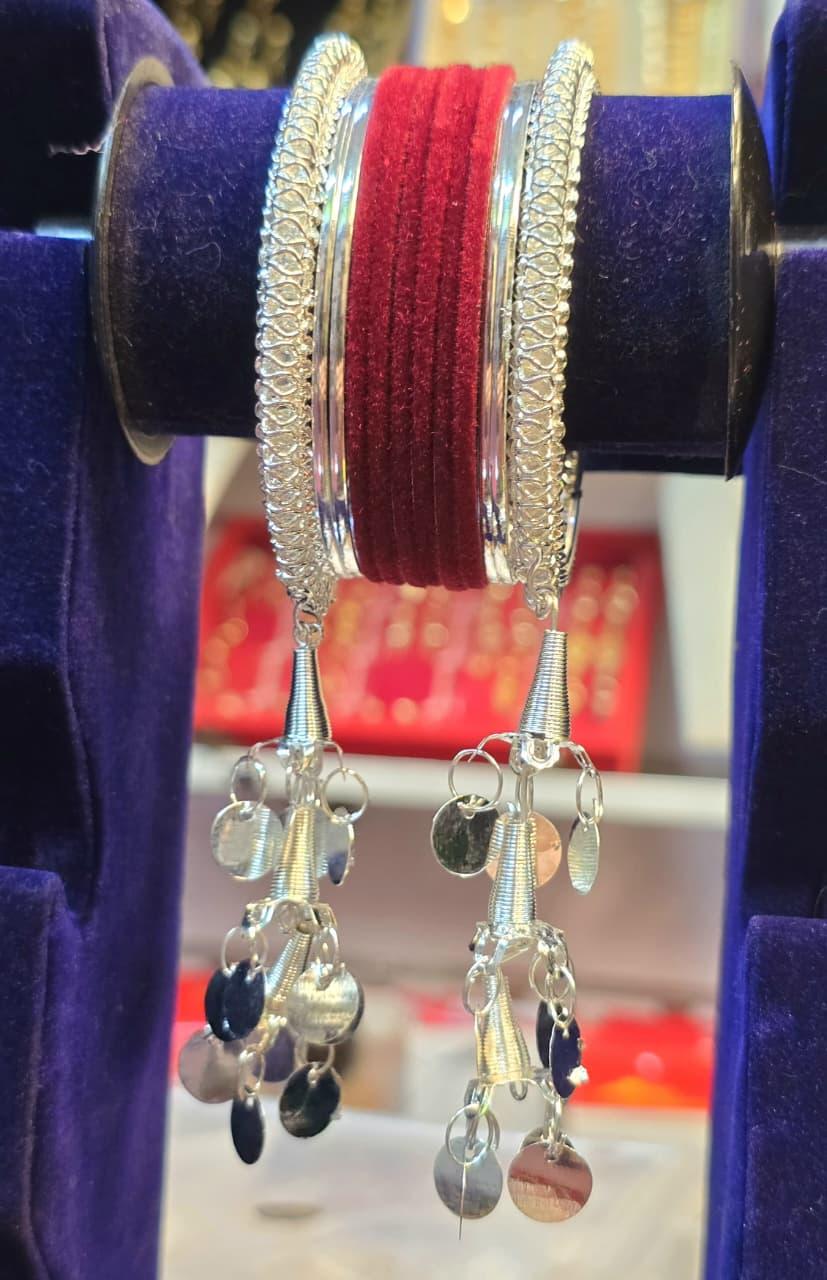 Silver bangle velvet hanging set 