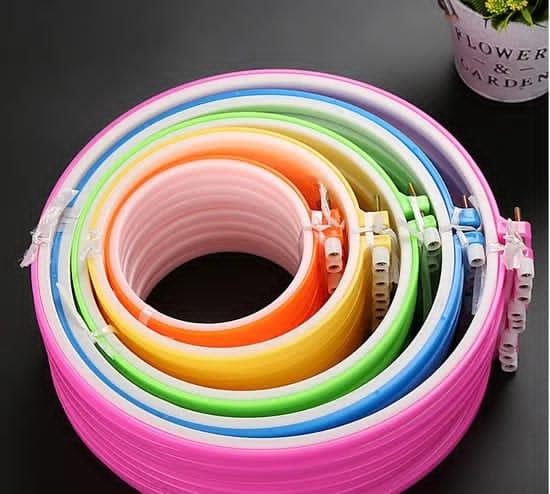 (MNR) *5 Pcs Plastic Embroidery Hoop set*