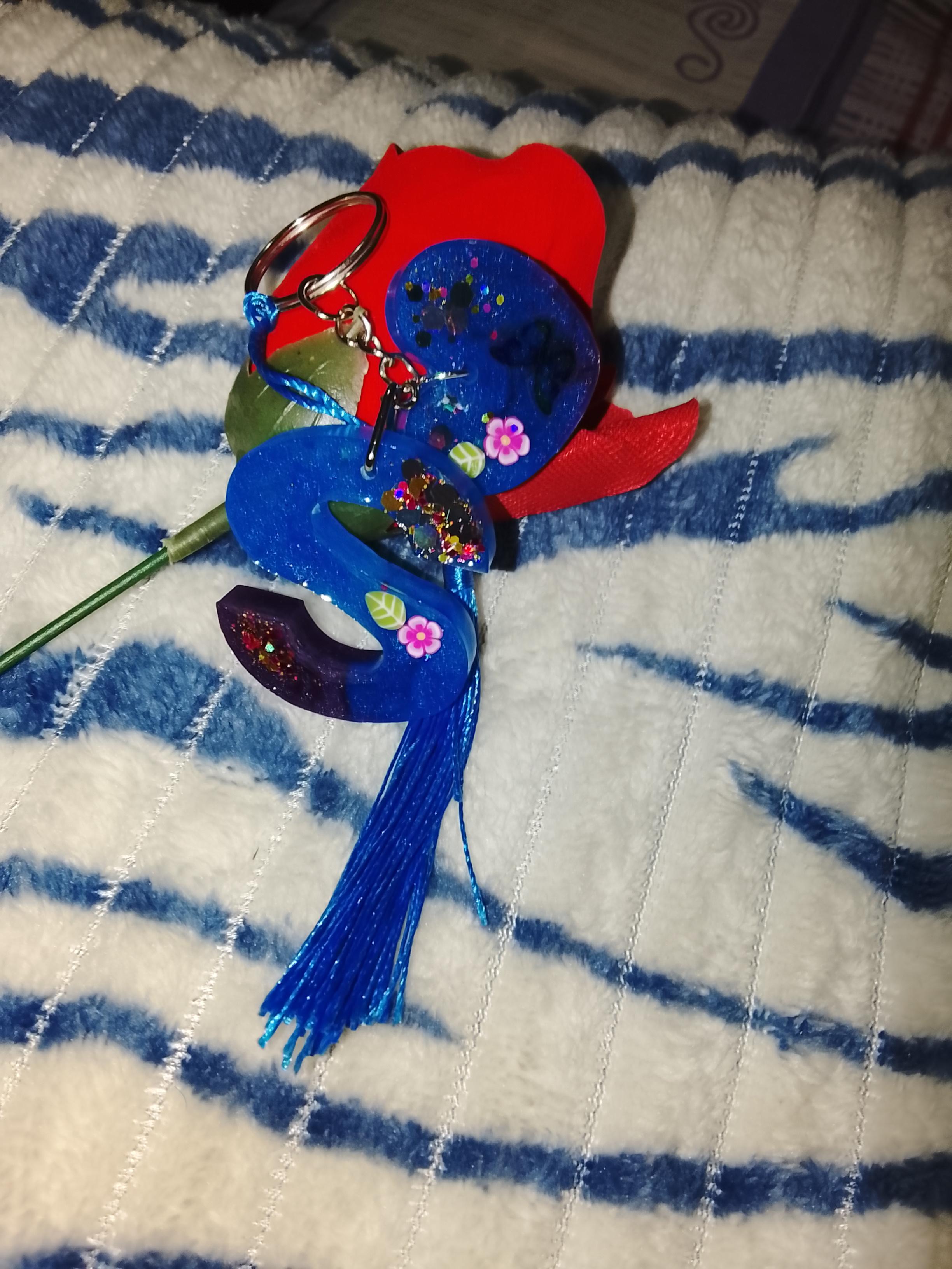 Resin heart with Letter Keyteck 